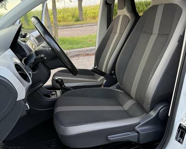 Белый Фольксваген e-up, объемом двигателя 0 л и пробегом 78 тыс. км за 7600 $, фото 16 на Automoto.ua