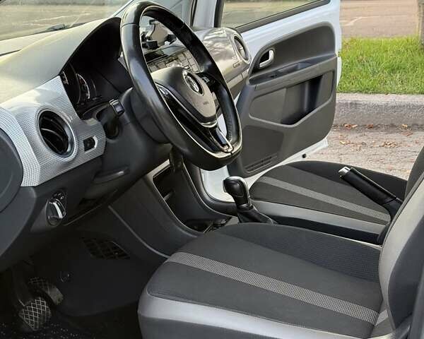 Белый Фольксваген e-up, объемом двигателя 0 л и пробегом 78 тыс. км за 7600 $, фото 15 на Automoto.ua