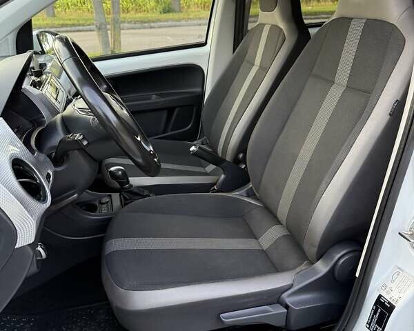 Белый Фольксваген e-up, объемом двигателя 0 л и пробегом 78 тыс. км за 7600 $, фото 13 на Automoto.ua