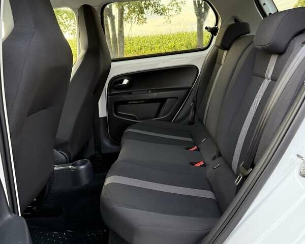 Белый Фольксваген e-up, объемом двигателя 0 л и пробегом 78 тыс. км за 7600 $, фото 19 на Automoto.ua