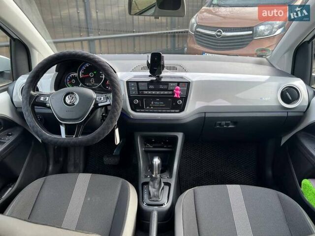 Белый Фольксваген e-up, объемом двигателя 0 л и пробегом 125 тыс. км за 8490 $, фото 12 на Automoto.ua