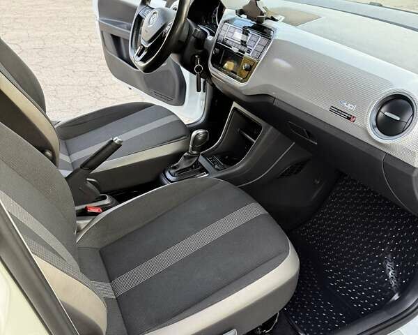 Белый Фольксваген e-up, объемом двигателя 0 л и пробегом 78 тыс. км за 7600 $, фото 25 на Automoto.ua