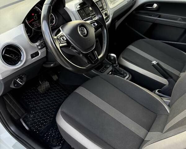 Белый Фольксваген e-up, объемом двигателя 0 л и пробегом 78 тыс. км за 7600 $, фото 12 на Automoto.ua