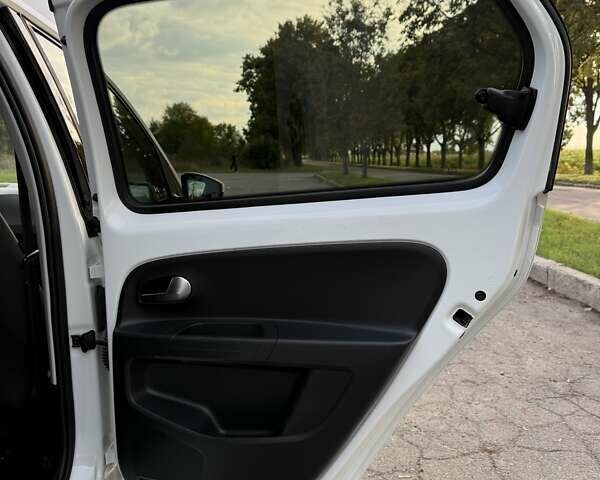 Белый Фольксваген e-up, объемом двигателя 0 л и пробегом 78 тыс. км за 7600 $, фото 20 на Automoto.ua