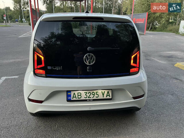 Белый Фольксваген e-up, объемом двигателя 0 л и пробегом 123 тыс. км за 8200 $, фото 3 на Automoto.ua