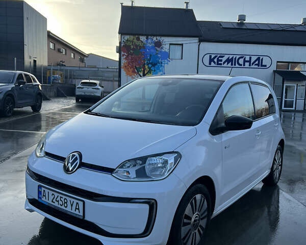 Белый Фольксваген e-up, объемом двигателя 0 л и пробегом 128 тыс. км за 11000 $, фото 1 на Automoto.ua