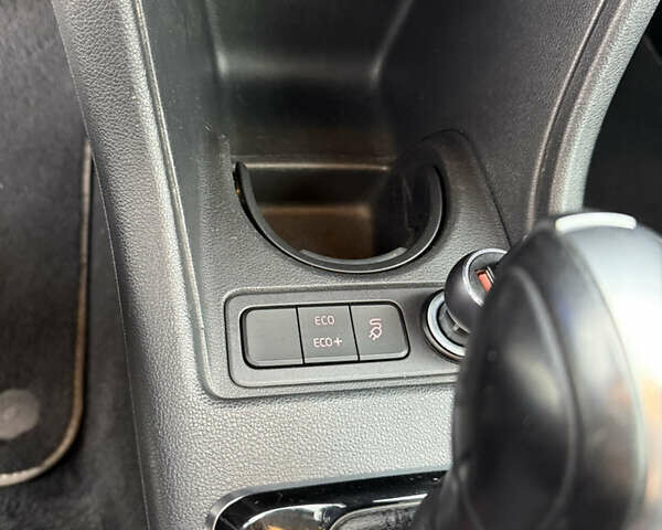 Белый Фольксваген e-up, объемом двигателя 0 л и пробегом 95 тыс. км за 12500 $, фото 32 на Automoto.ua