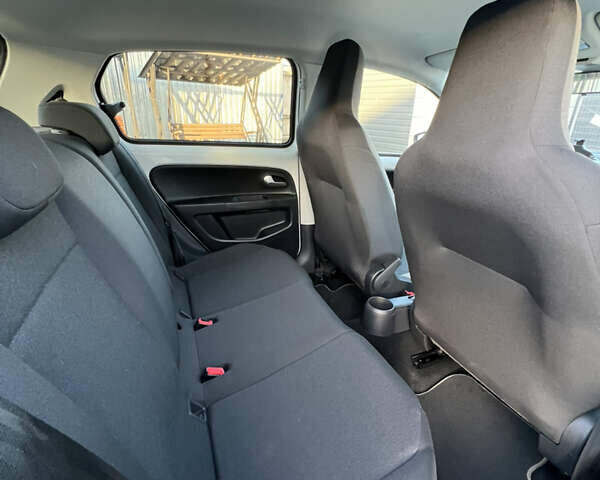 Белый Фольксваген e-up, объемом двигателя 0 л и пробегом 128 тыс. км за 11000 $, фото 18 на Automoto.ua