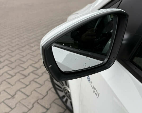 Белый Фольксваген e-up, объемом двигателя 0 л и пробегом 95 тыс. км за 12500 $, фото 29 на Automoto.ua