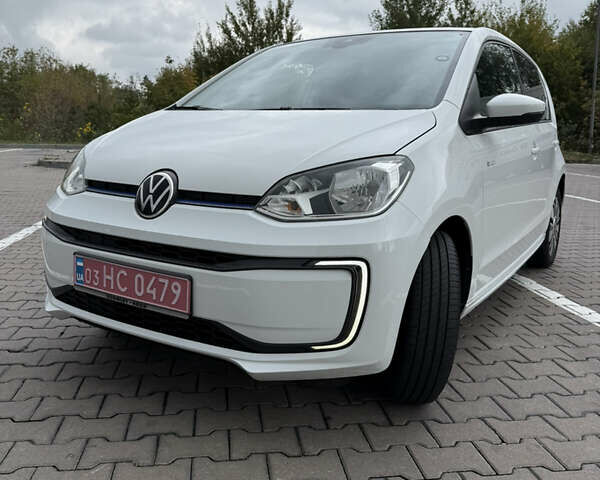 Белый Фольксваген e-up, объемом двигателя 0 л и пробегом 95 тыс. км за 12500 $, фото 3 на Automoto.ua