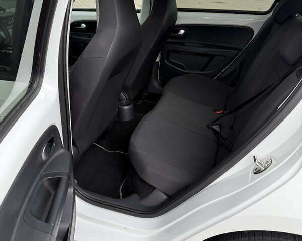 Белый Фольксваген e-up, объемом двигателя 0 л и пробегом 95 тыс. км за 12500 $, фото 15 на Automoto.ua