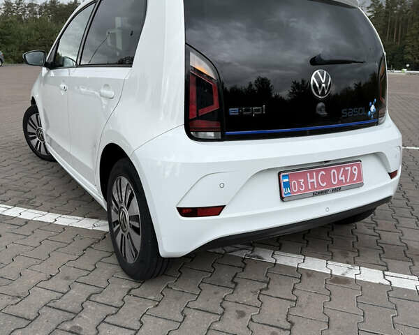 Белый Фольксваген e-up, объемом двигателя 0 л и пробегом 95 тыс. км за 12500 $, фото 10 на Automoto.ua