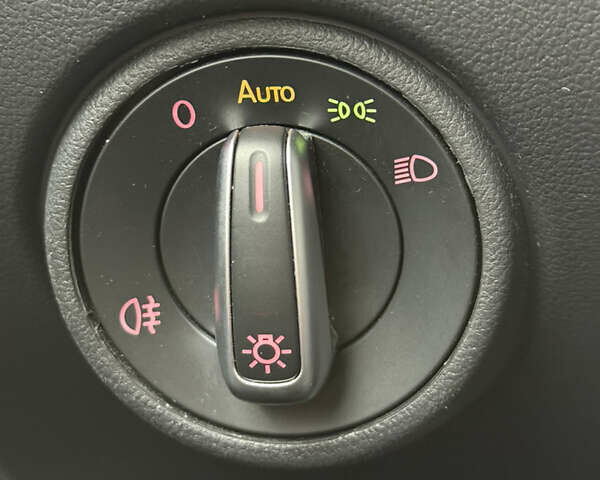 Белый Фольксваген e-up, объемом двигателя 0 л и пробегом 95 тыс. км за 12500 $, фото 33 на Automoto.ua