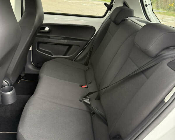 Белый Фольксваген e-up, объемом двигателя 0 л и пробегом 95 тыс. км за 12500 $, фото 16 на Automoto.ua