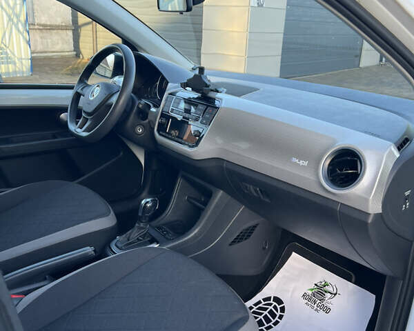 Белый Фольксваген e-up, объемом двигателя 0 л и пробегом 128 тыс. км за 11000 $, фото 14 на Automoto.ua