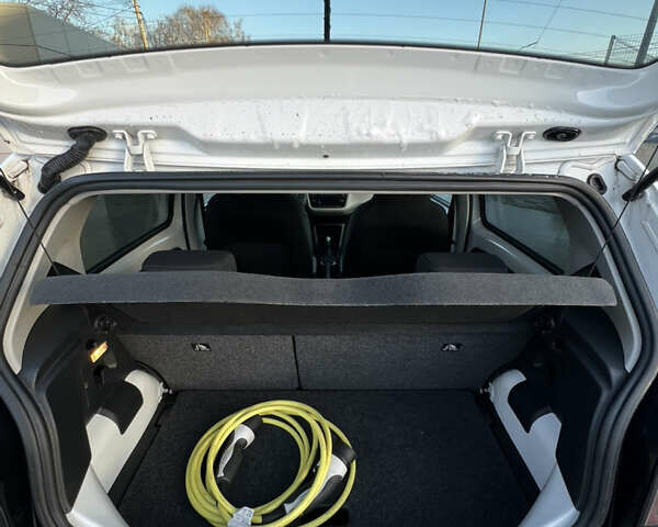 Белый Фольксваген e-up, объемом двигателя 0 л и пробегом 128 тыс. км за 11000 $, фото 20 на Automoto.ua