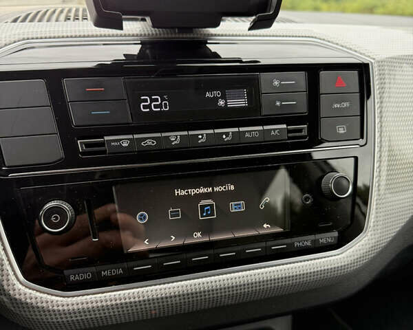 Белый Фольксваген e-up, объемом двигателя 0 л и пробегом 95 тыс. км за 12500 $, фото 37 на Automoto.ua