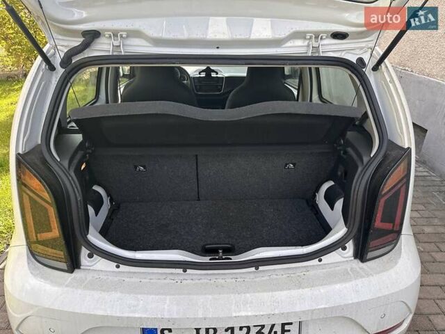 Белый Фольксваген e-up, объемом двигателя 0 л и пробегом 130 тыс. км за 9600 $, фото 6 на Automoto.ua