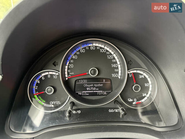 Белый Фольксваген e-up, объемом двигателя 0 л и пробегом 95 тыс. км за 12500 $, фото 35 на Automoto.ua