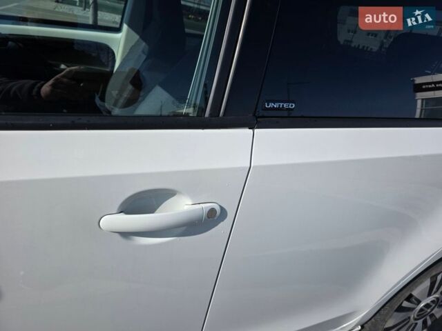 Білий Фольксваген e-up, об'ємом двигуна 0 л та пробігом 36 тис. км за 12000 $, фото 10 на Automoto.ua