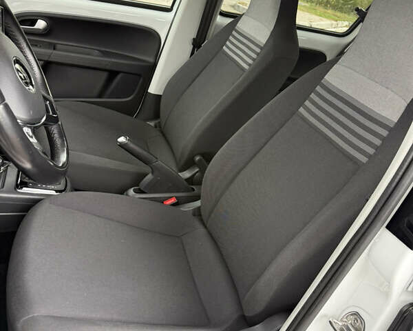 Белый Фольксваген e-up, объемом двигателя 0 л и пробегом 95 тыс. км за 12500 $, фото 18 на Automoto.ua