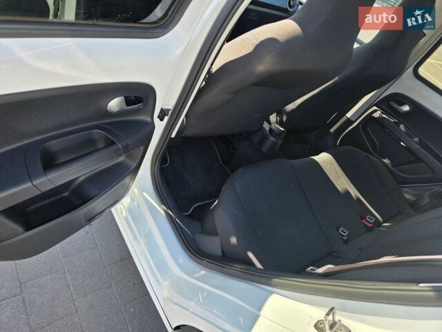 Білий Фольксваген e-up, об'ємом двигуна 0 л та пробігом 36 тис. км за 12000 $, фото 6 на Automoto.ua