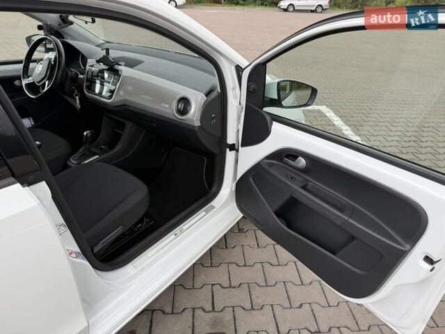 Белый Фольксваген e-up, объемом двигателя 0 л и пробегом 95 тыс. км за 12500 $, фото 24 на Automoto.ua