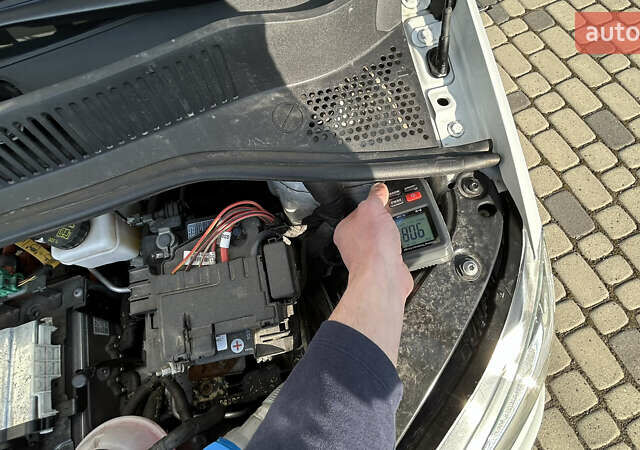 Белый Фольксваген e-up, объемом двигателя 0 л и пробегом 61 тыс. км за 12900 $, фото 48 на Automoto.ua