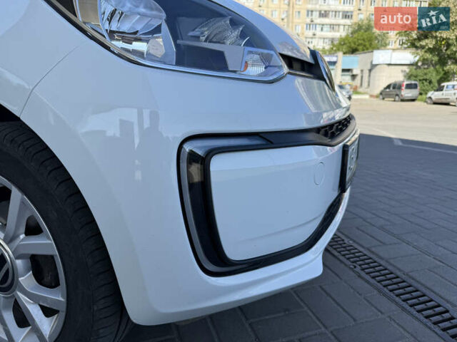 Белый Фольксваген e-up, объемом двигателя 0 л и пробегом 38 тыс. км за 12400 $, фото 14 на Automoto.ua