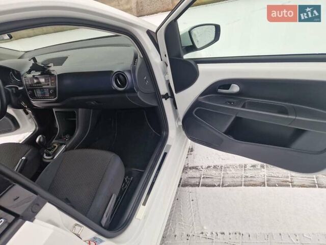 Белый Фольксваген e-up, объемом двигателя 0 л и пробегом 36 тыс. км за 12500 $, фото 11 на Automoto.ua