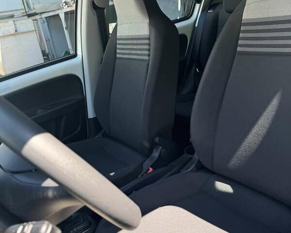 Белый Фольксваген e-up, объемом двигателя 0 л и пробегом 17 тыс. км за 14900 $, фото 8 на Automoto.ua