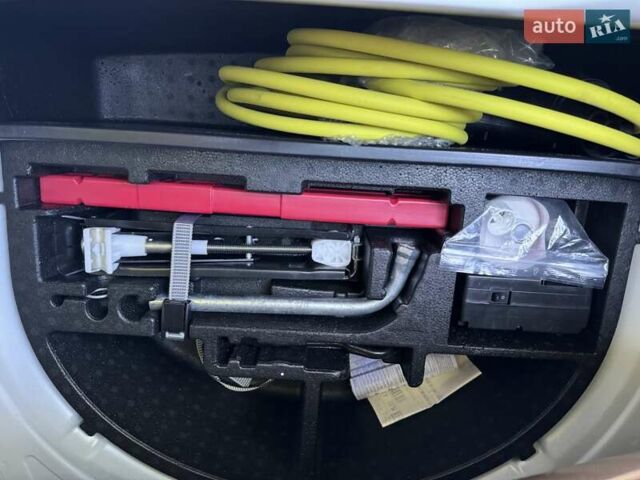 Белый Фольксваген e-up, объемом двигателя 0 л и пробегом 17 тыс. км за 14900 $, фото 19 на Automoto.ua