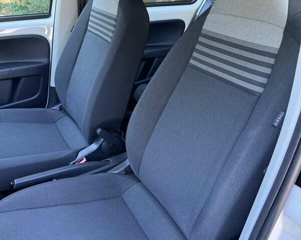 Белый Фольксваген e-up, объемом двигателя 0 л и пробегом 17 тыс. км за 14900 $, фото 38 на Automoto.ua