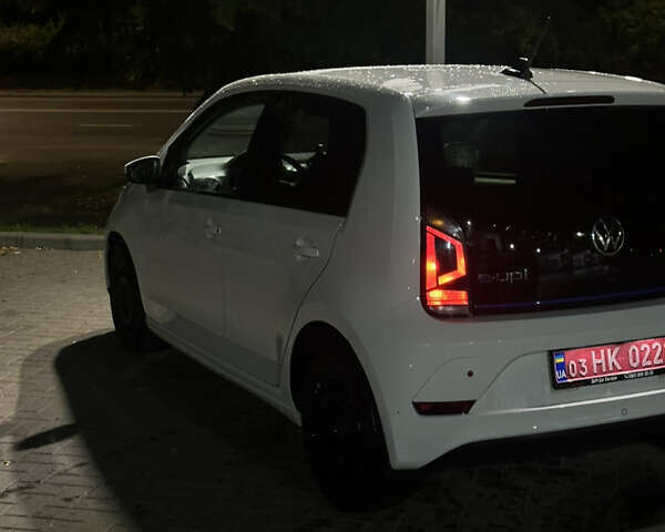 Белый Фольксваген e-up, объемом двигателя 0 л и пробегом 67 тыс. км за 11500 $, фото 7 на Automoto.ua