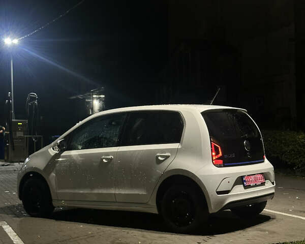 Белый Фольксваген e-up, объемом двигателя 0 л и пробегом 67 тыс. км за 11500 $, фото 4 на Automoto.ua