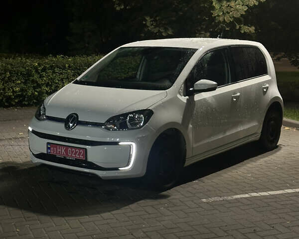 Белый Фольксваген e-up, объемом двигателя 0 л и пробегом 67 тыс. км за 11500 $, фото 2 на Automoto.ua