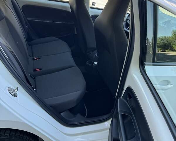 Белый Фольксваген e-up, объемом двигателя 0 л и пробегом 17 тыс. км за 14900 $, фото 31 на Automoto.ua