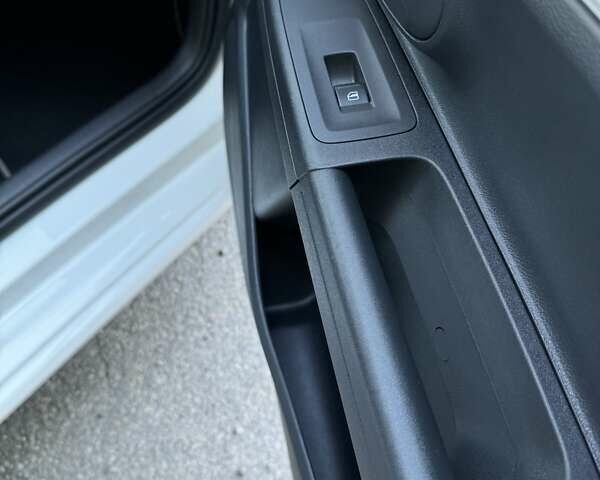 Белый Фольксваген e-up, объемом двигателя 0 л и пробегом 17 тыс. км за 14900 $, фото 32 на Automoto.ua