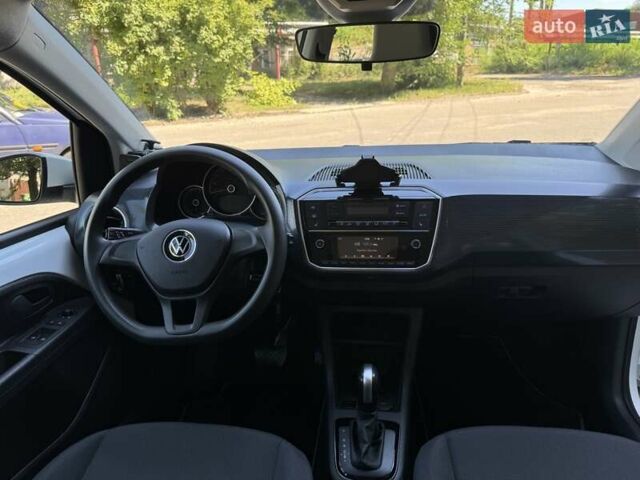 Белый Фольксваген e-up, объемом двигателя 0 л и пробегом 17 тыс. км за 14900 $, фото 6 на Automoto.ua