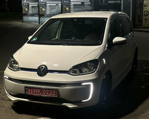 Белый Фольксваген e-up, объемом двигателя 0 л и пробегом 67 тыс. км за 11500 $, фото 1 на Automoto.ua