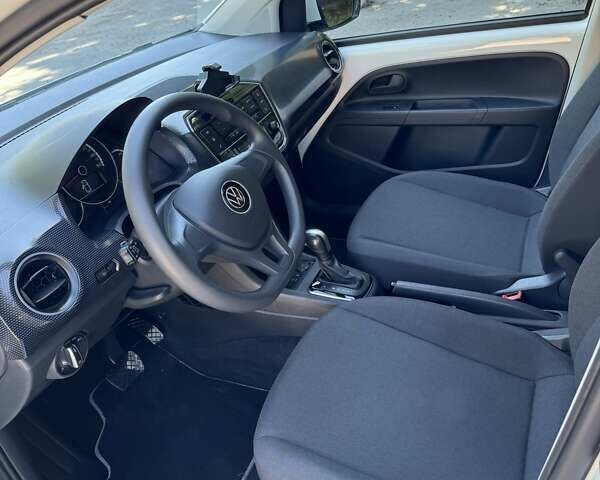 Белый Фольксваген e-up, объемом двигателя 0 л и пробегом 17 тыс. км за 14900 $, фото 9 на Automoto.ua