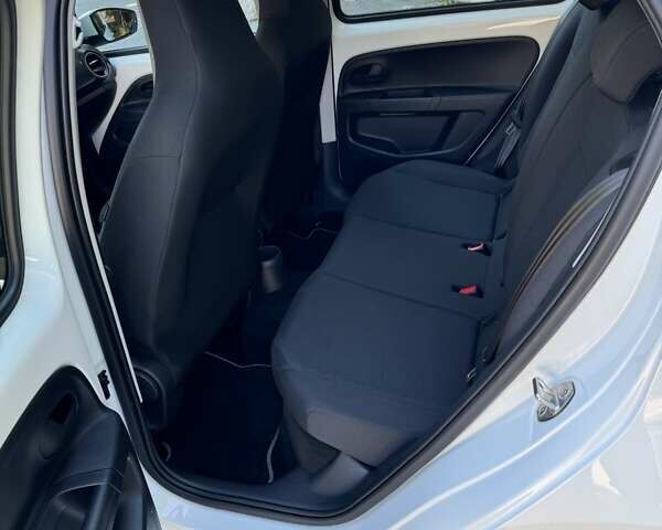 Белый Фольксваген e-up, объемом двигателя 0 л и пробегом 17 тыс. км за 14900 $, фото 36 на Automoto.ua