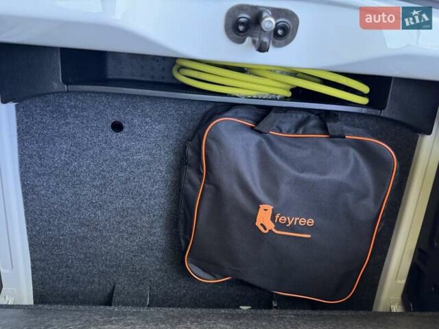 Белый Фольксваген e-up, объемом двигателя 0 л и пробегом 17 тыс. км за 14900 $, фото 20 на Automoto.ua