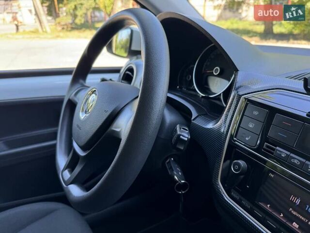 Белый Фольксваген e-up, объемом двигателя 0 л и пробегом 17 тыс. км за 14900 $, фото 23 на Automoto.ua