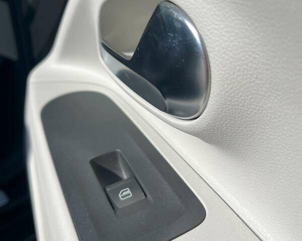Черный Фольксваген e-up, объемом двигателя 0 л и пробегом 76 тыс. км за 6590 $, фото 46 на Automoto.ua