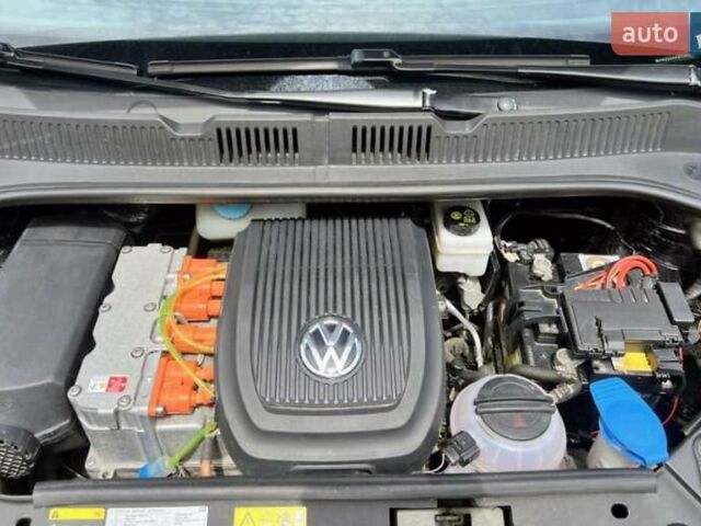 Черный Фольксваген e-up, объемом двигателя 0 л и пробегом 140 тыс. км за 6500 $, фото 20 на Automoto.ua