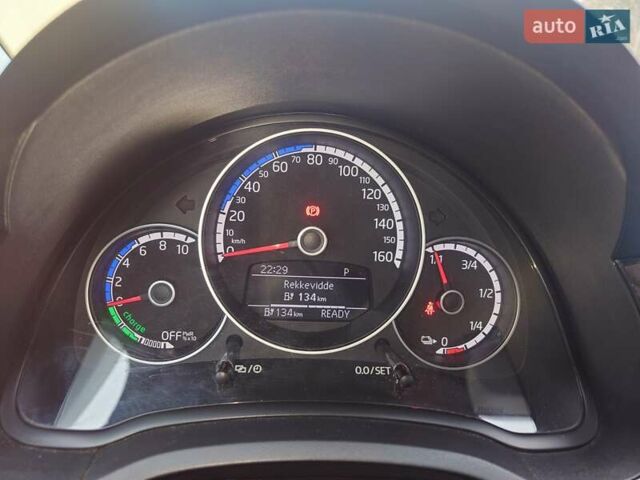 Черный Фольксваген e-up, объемом двигателя 0 л и пробегом 151 тыс. км за 5555 $, фото 30 на Automoto.ua