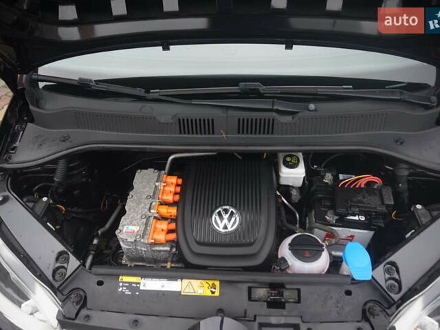 Черный Фольксваген e-up, объемом двигателя 0 л и пробегом 151 тыс. км за 5555 $, фото 51 на Automoto.ua