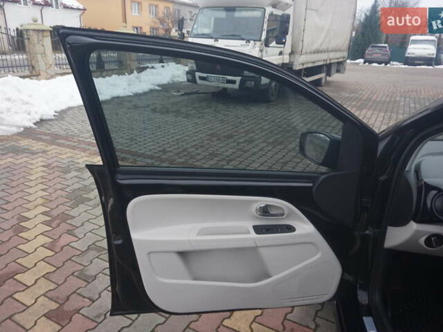 Черный Фольксваген e-up, объемом двигателя 0 л и пробегом 151 тыс. км за 5555 $, фото 23 на Automoto.ua