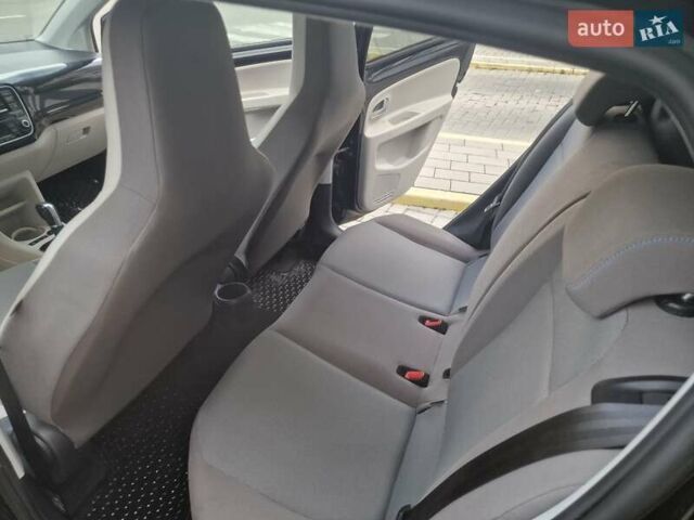 Черный Фольксваген e-up, объемом двигателя 0 л и пробегом 118 тыс. км за 6550 $, фото 43 на Automoto.ua